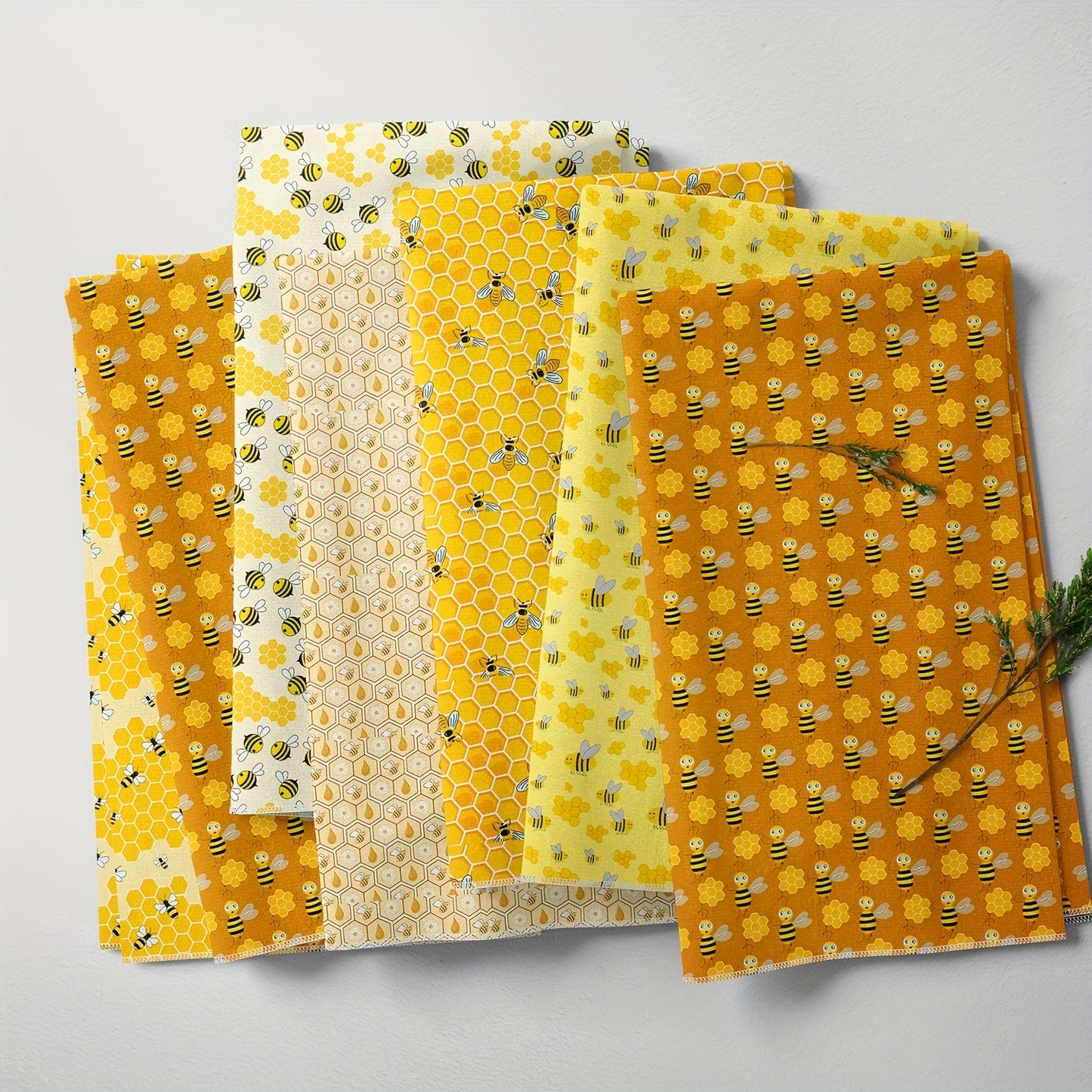 Polyester Patchwork Bees Pattern Bag Making Fabric Squares