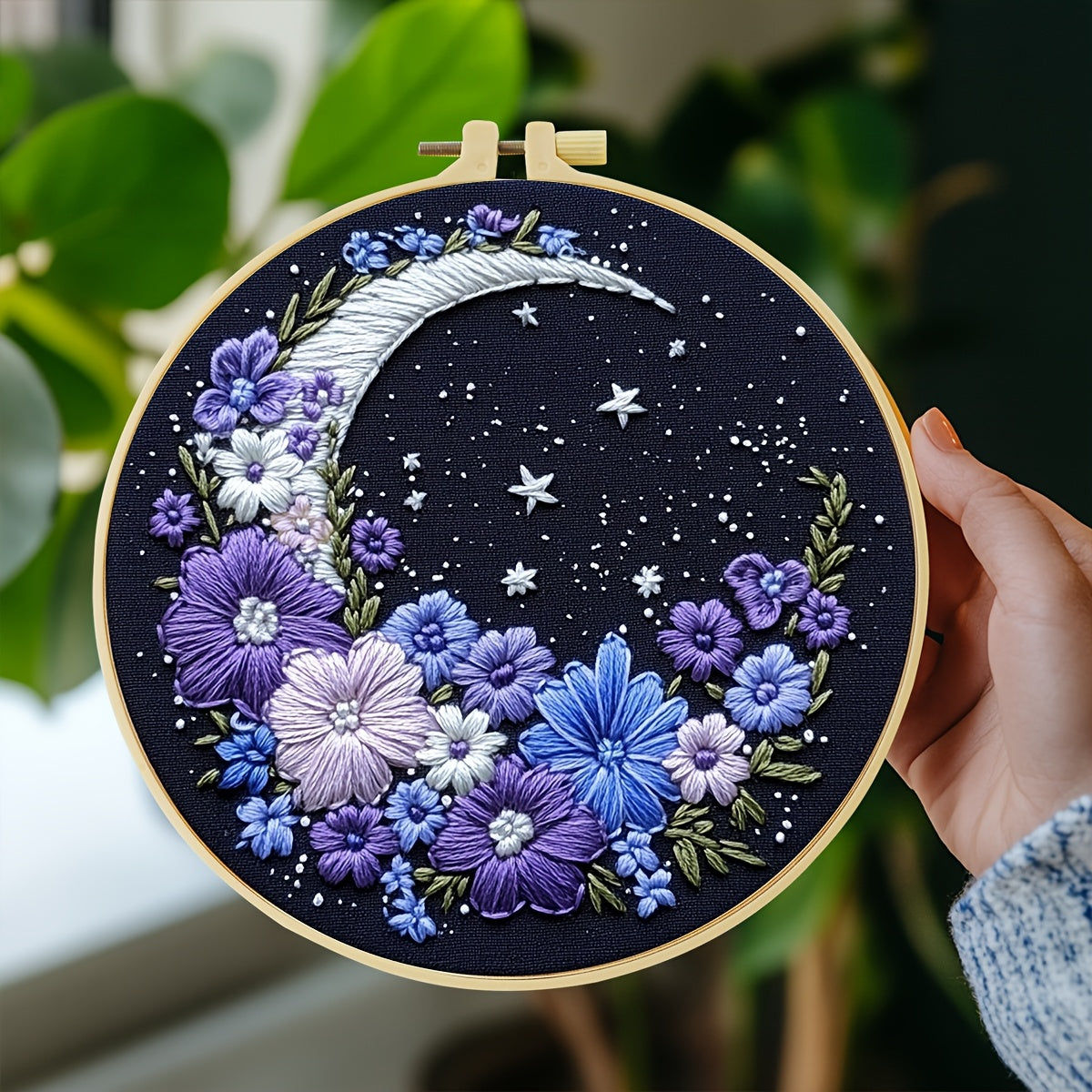 1pc Embroidery Kit, 20x20cm/7.9x7.9 Inches Moonflower Pattern Handmade Embroidery Kit for Adults and Beginners, Includes Fabric, Manual, Frame & Needle, Office Handmade Artwork